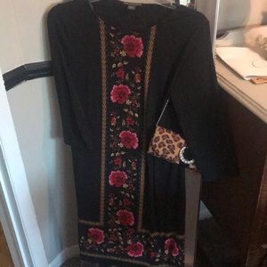 Pull over black dress with a rose design